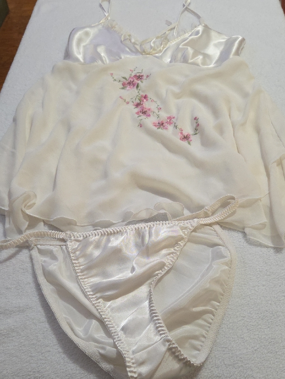 EXPRESSIONS BY CALIFORNIA DYNASTY LINGERIE SET